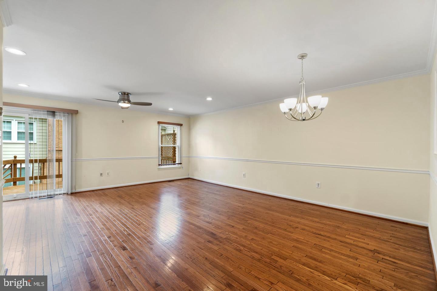 110 W LOCUST ST