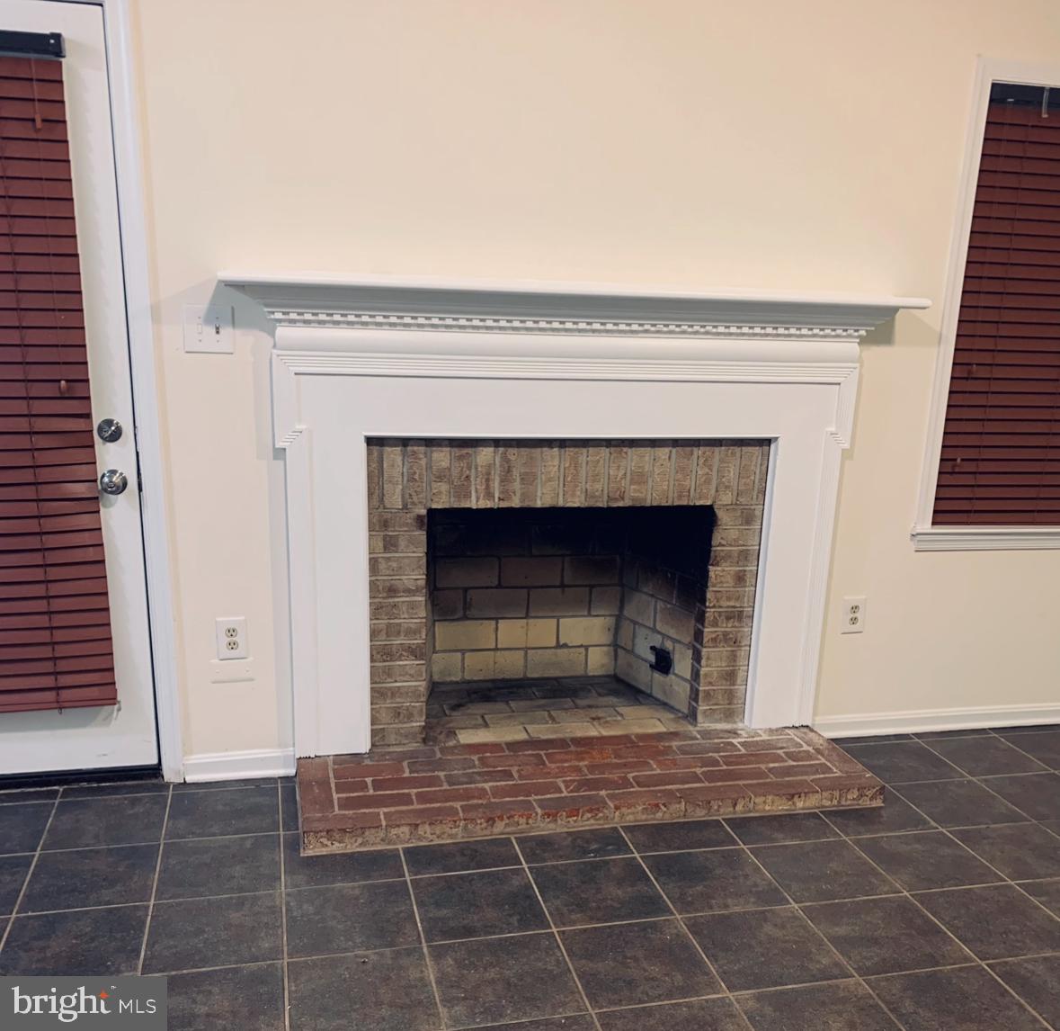 110 W LOCUST ST