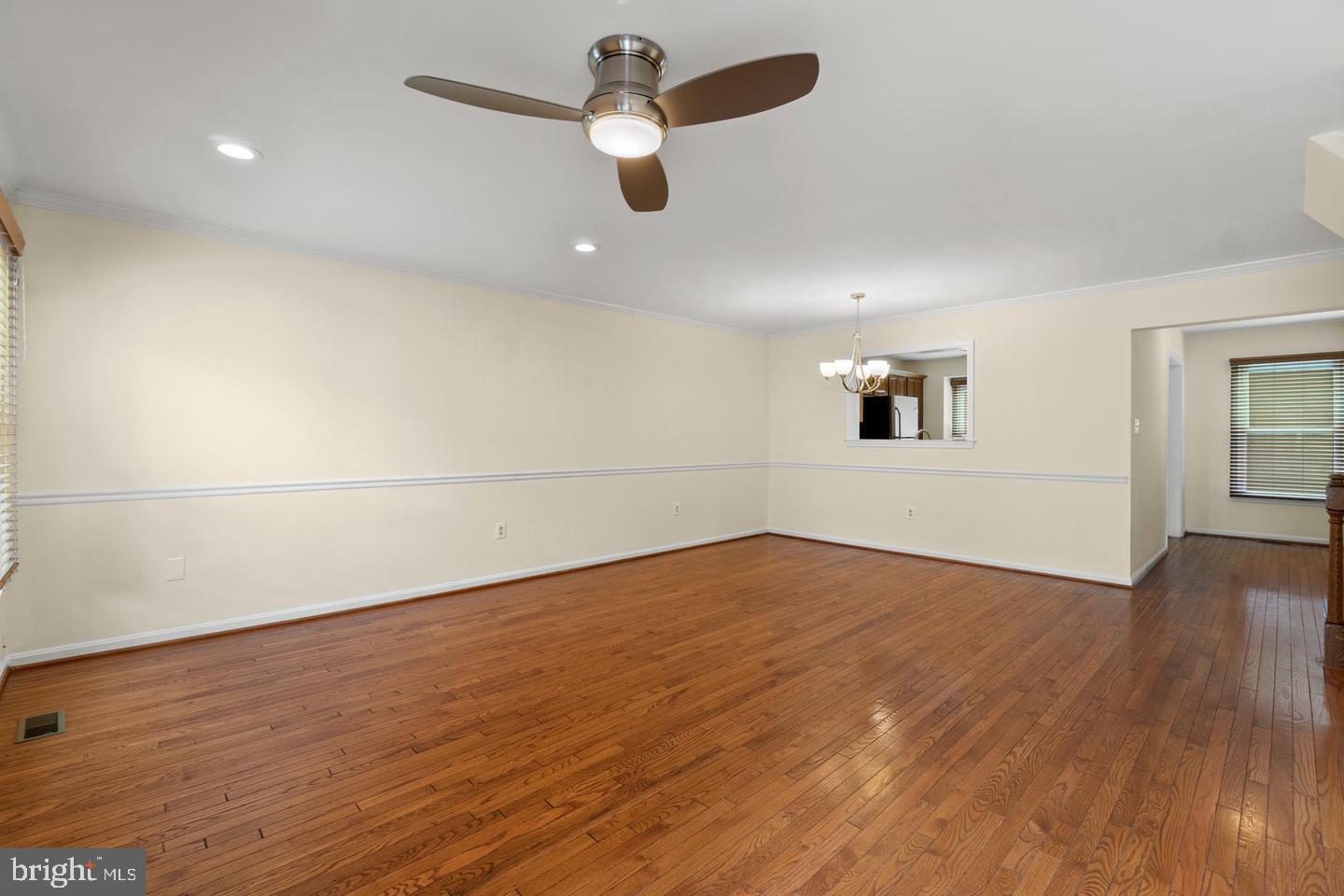 110 W LOCUST ST