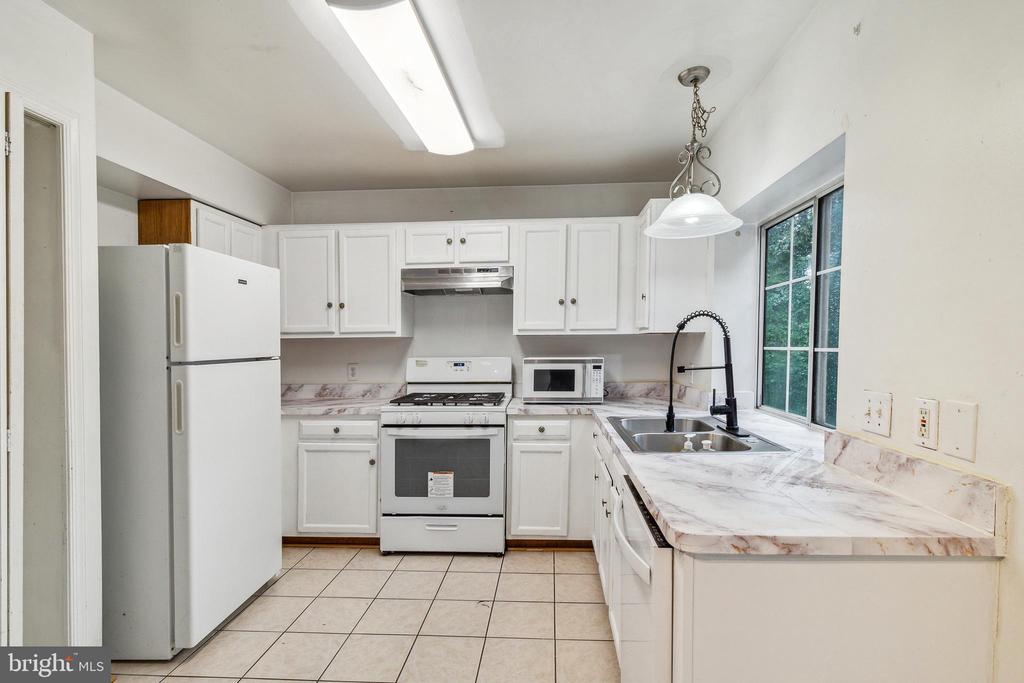 1761 ROCHELLE CT
