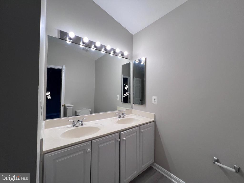 12035 COUNTRY MILL DR