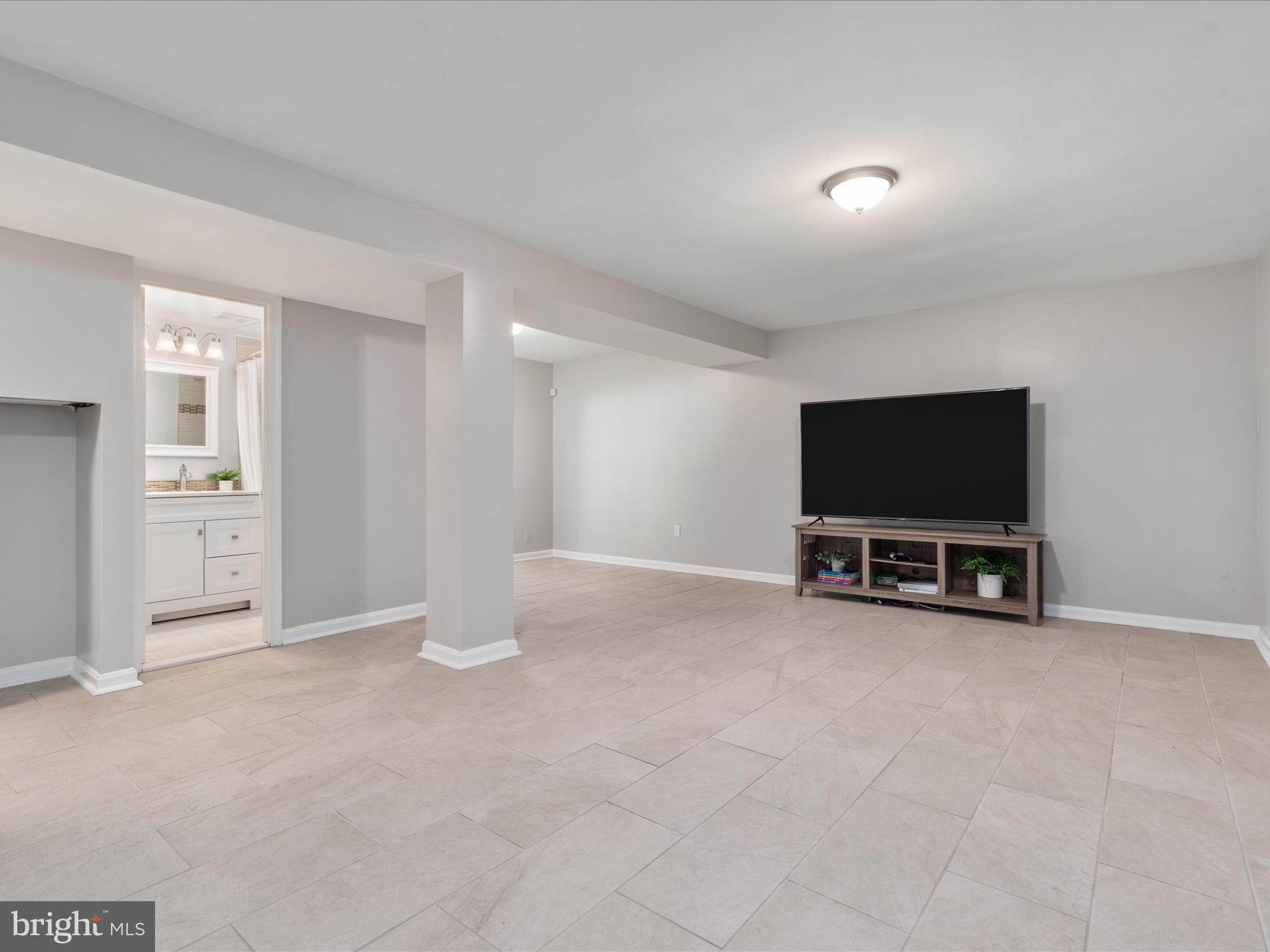 6176 Preston Ct