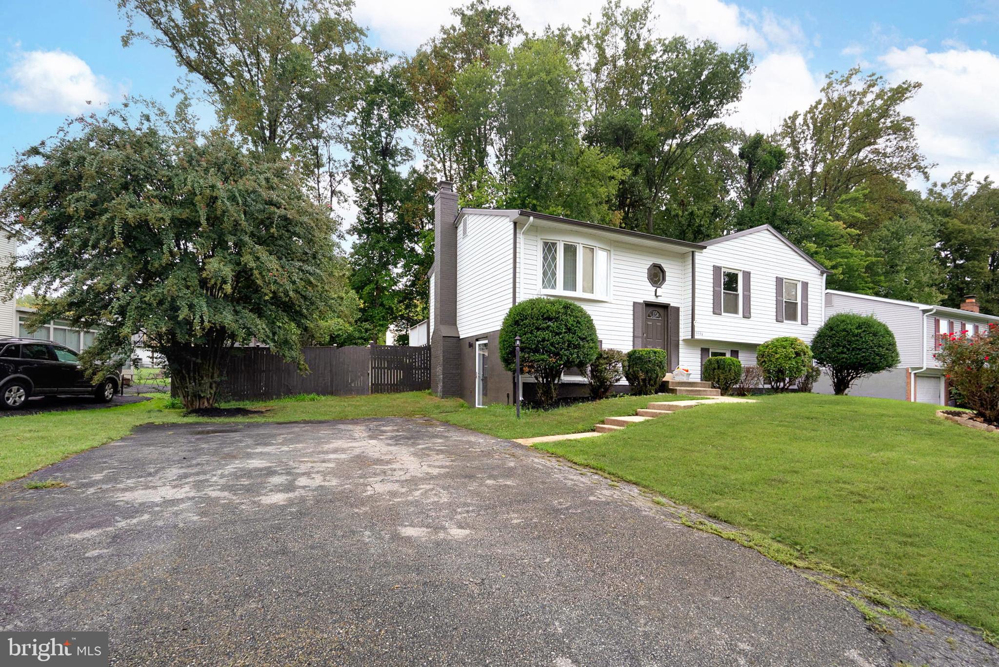 5594 Shadybrook Dr