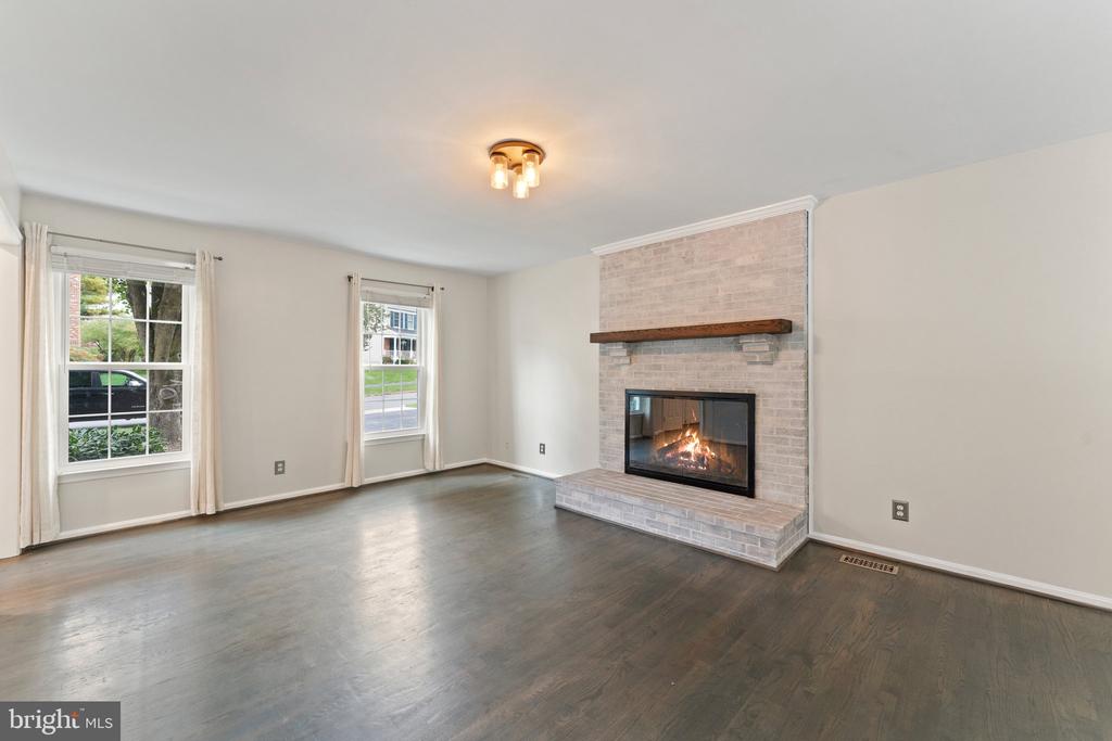 4979 Manor House Ct