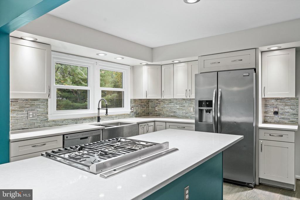 4979 Manor House Ct