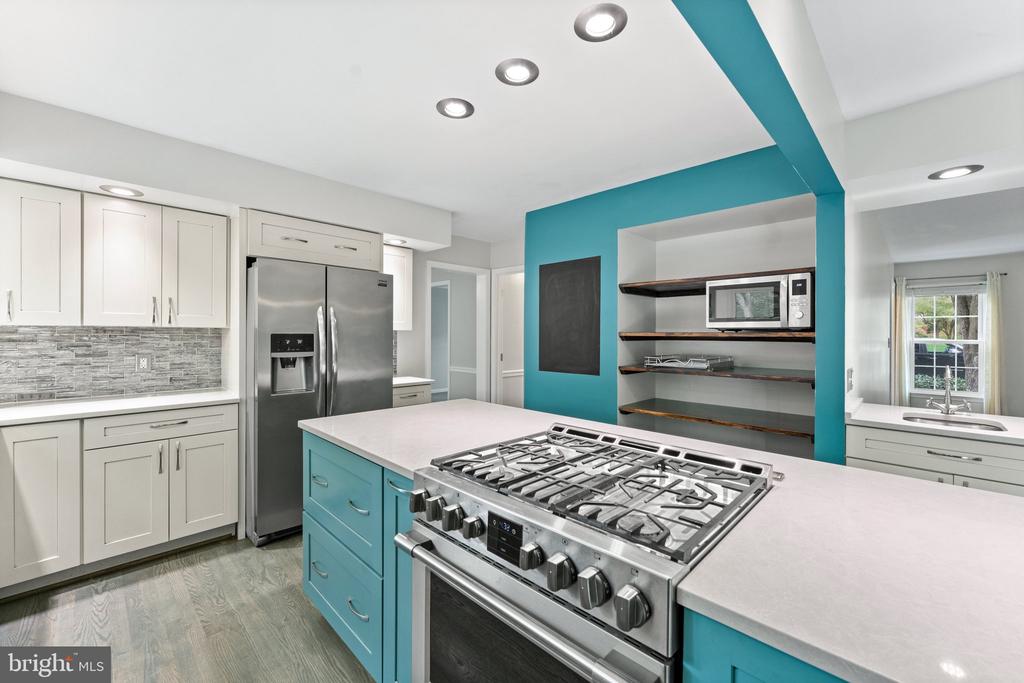 4979 Manor House Ct