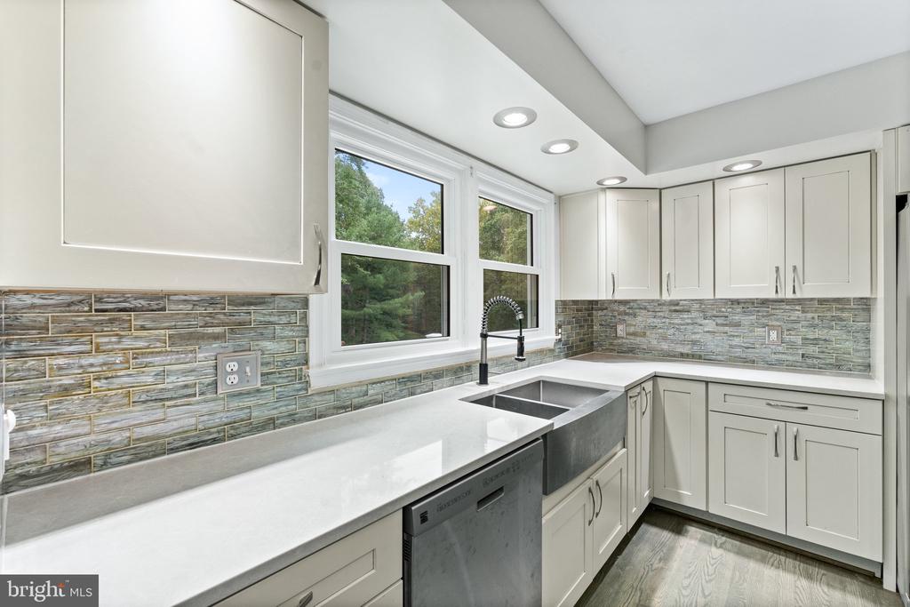 4979 Manor House Ct