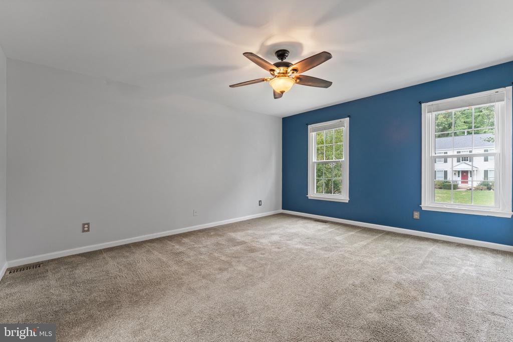 4979 Manor House Ct