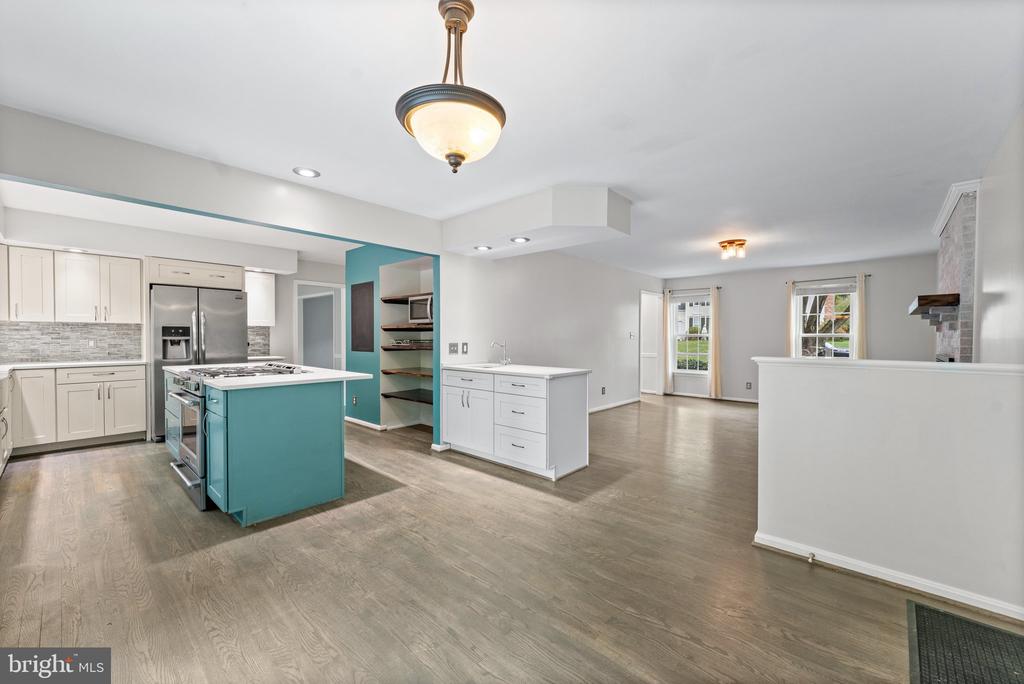 4979 Manor House Ct