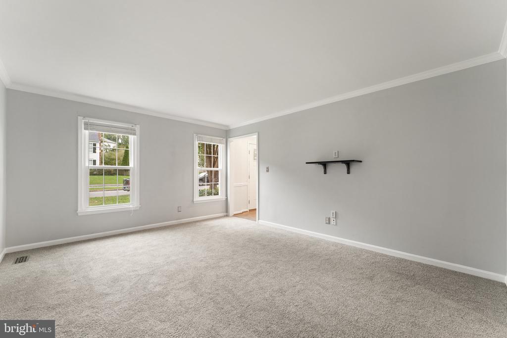 4979 Manor House Ct