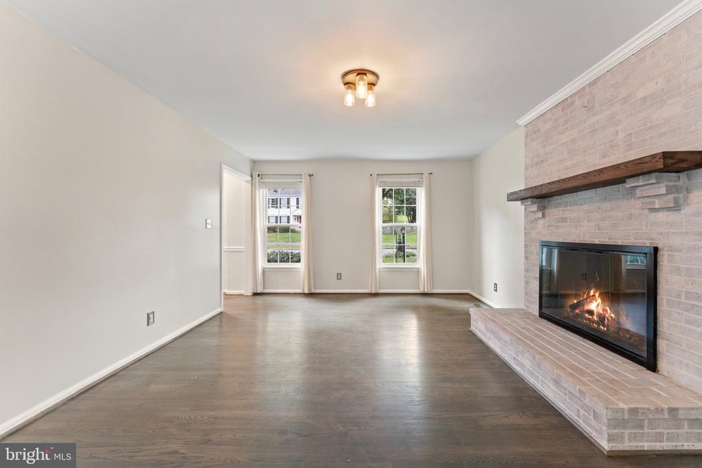 4979 Manor House Ct