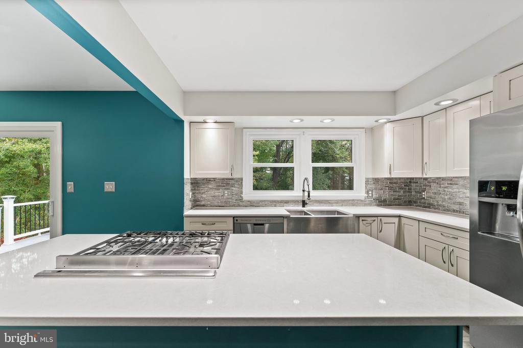 4979 Manor House Ct