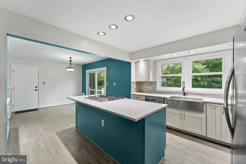 4979 Manor House Ct