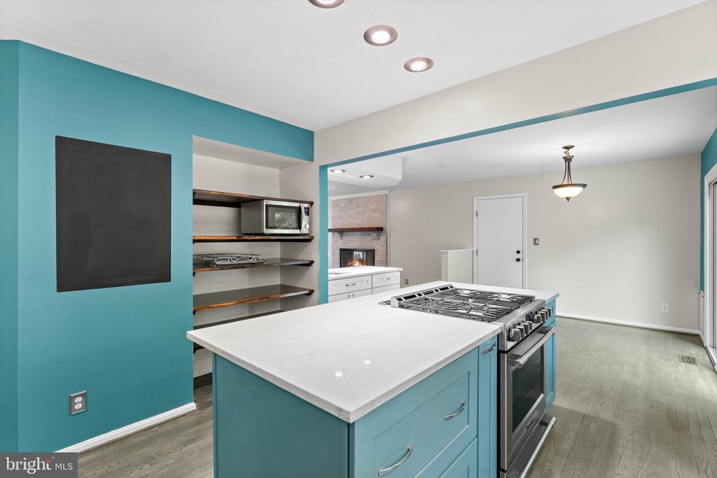 4979 Manor House Ct