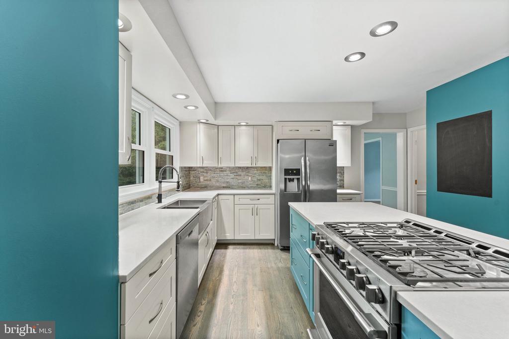 4979 Manor House Ct