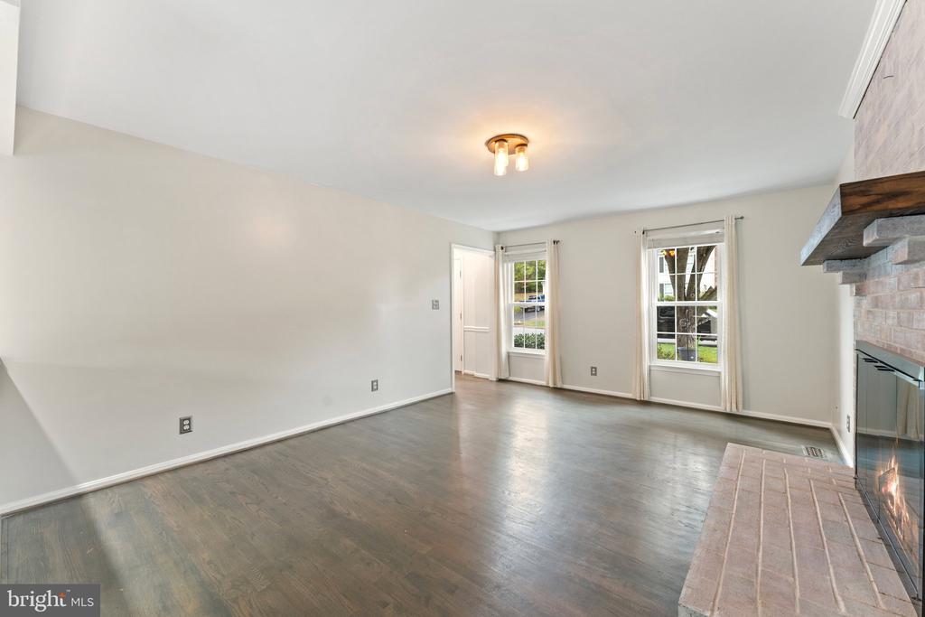 4979 Manor House Ct