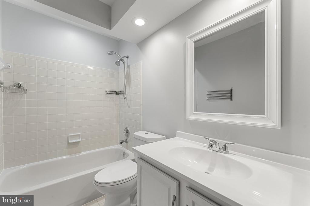 4979 Manor House Ct
