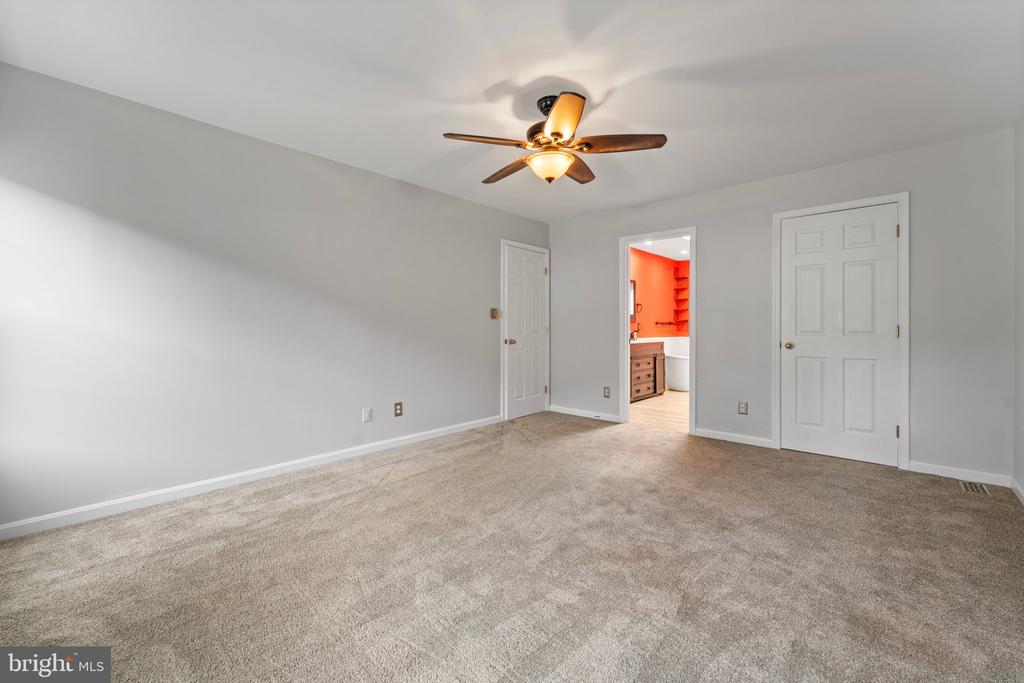 4979 Manor House Ct