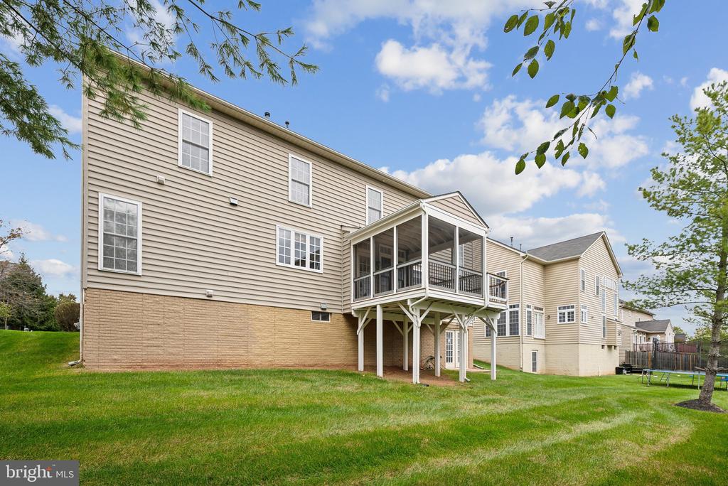 7221 Winnipeg Ct