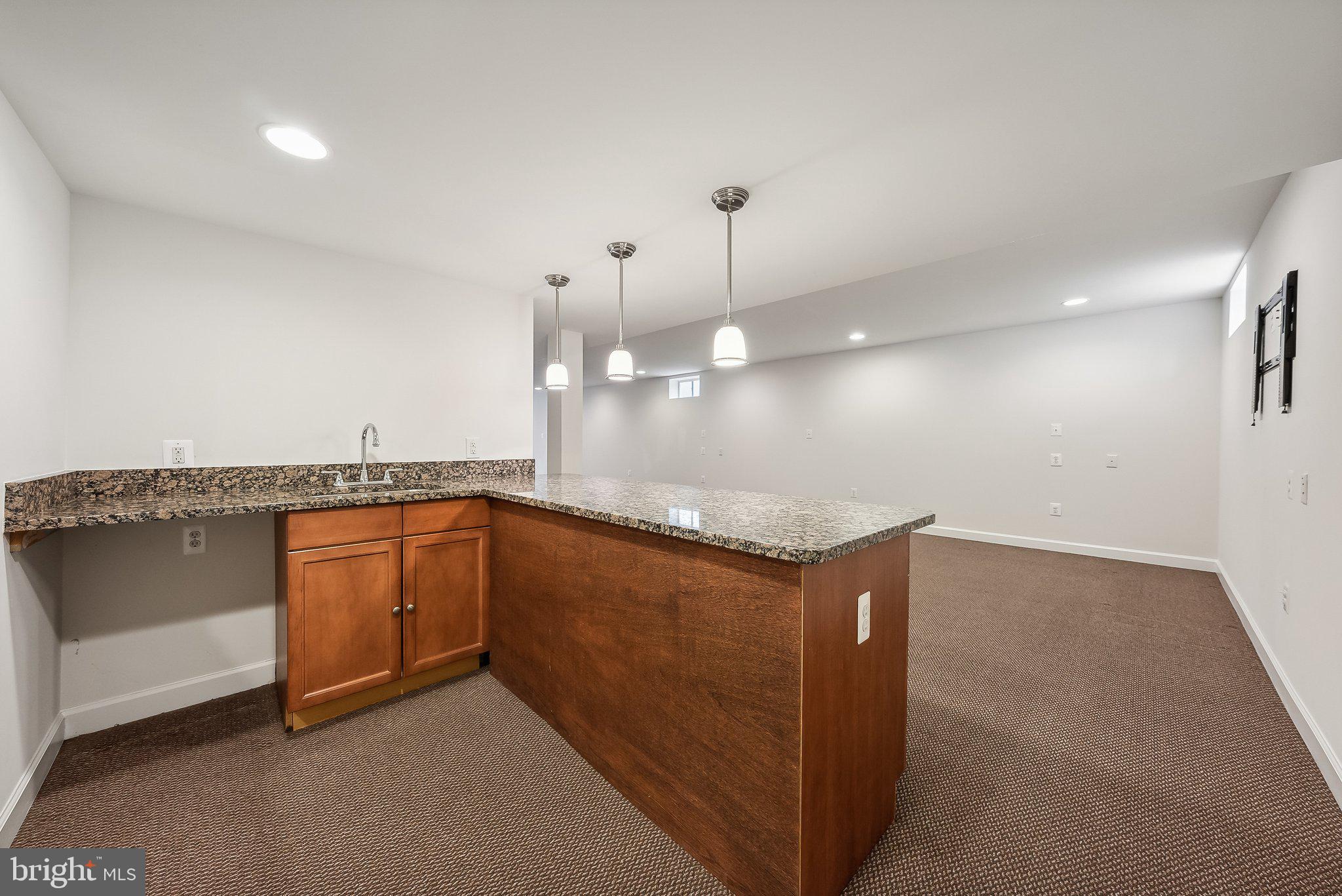 7221 Winnipeg Ct