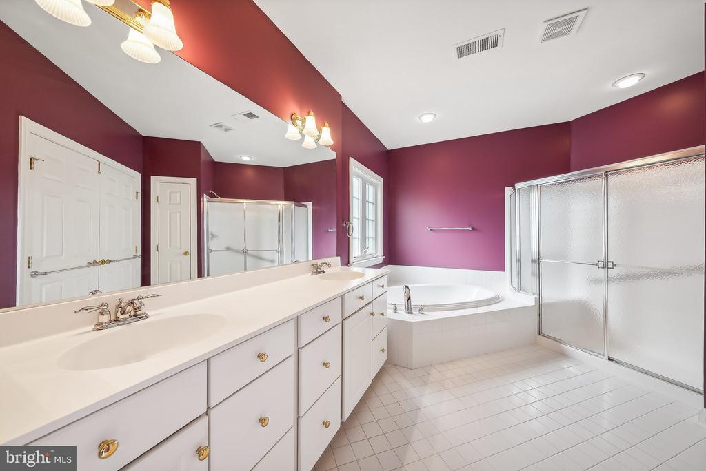 7221 Winnipeg Ct
