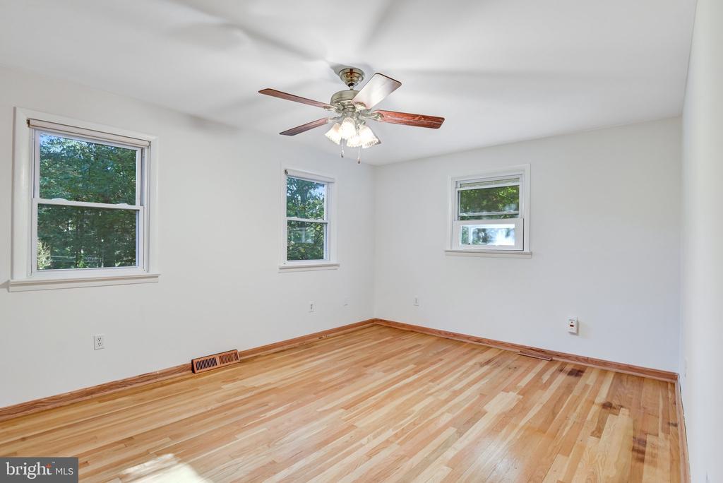 12997 Wooded Acres Ct