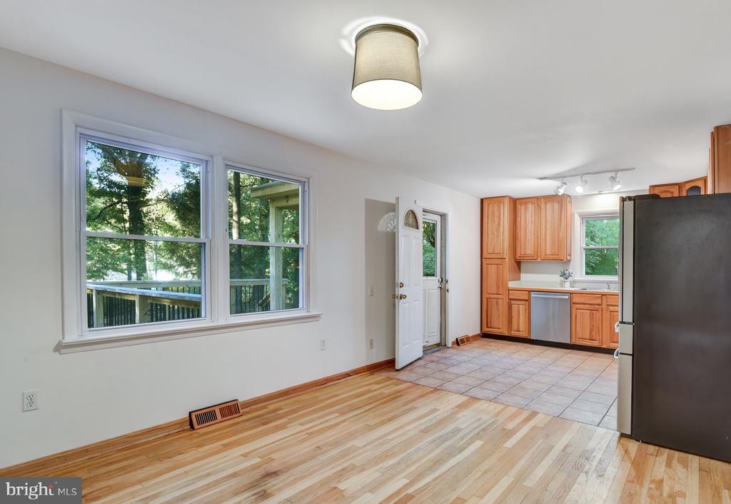 12997 Wooded Acres Ct
