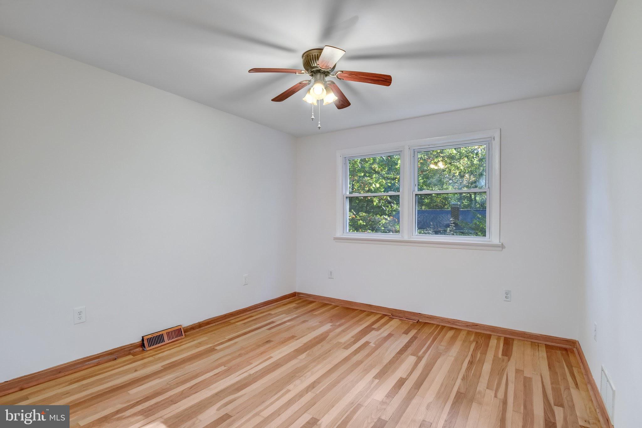 12997 Wooded Acres Ct
