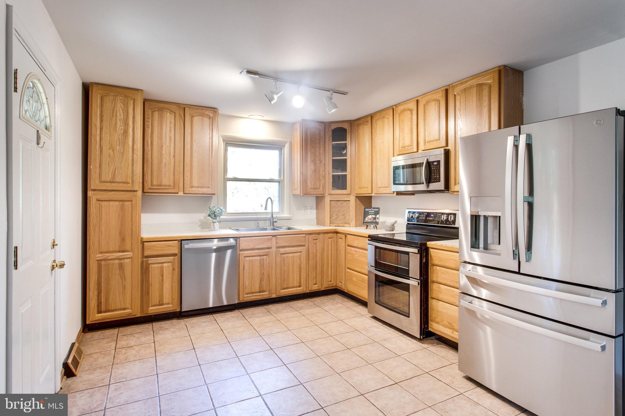 12997 Wooded Acres Ct