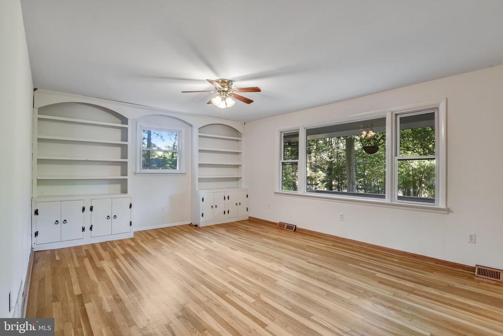 12997 Wooded Acres Ct
