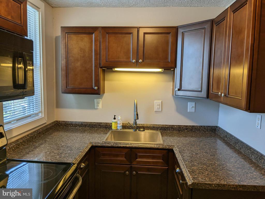 232 POTOMAC AVE #202