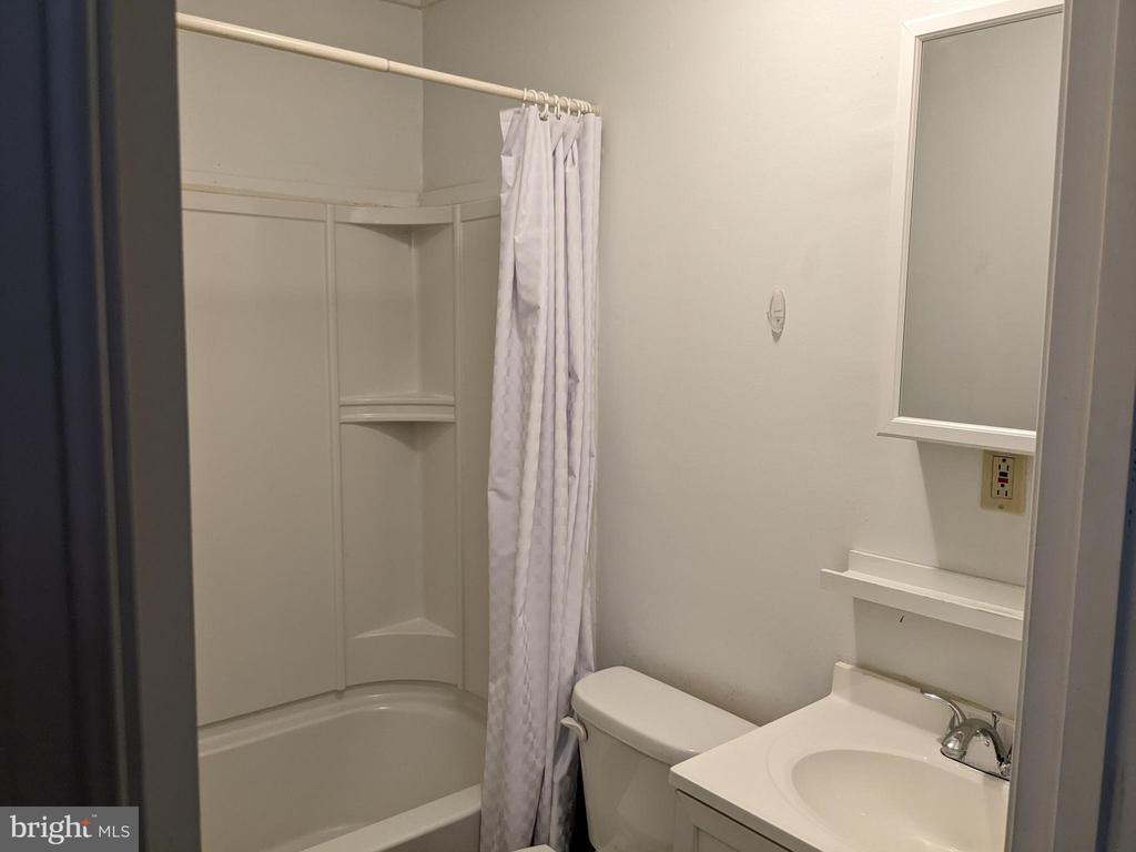 232 POTOMAC AVE #202