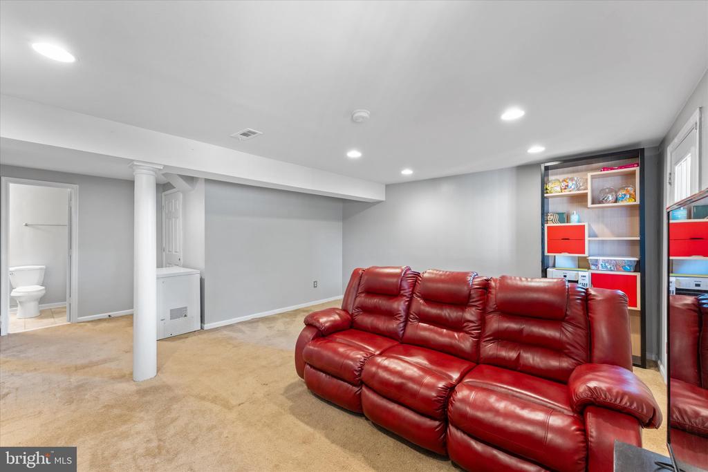 17028 Point Pleasant Ln
