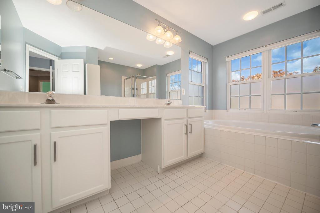 14140 Estate Manor Dr