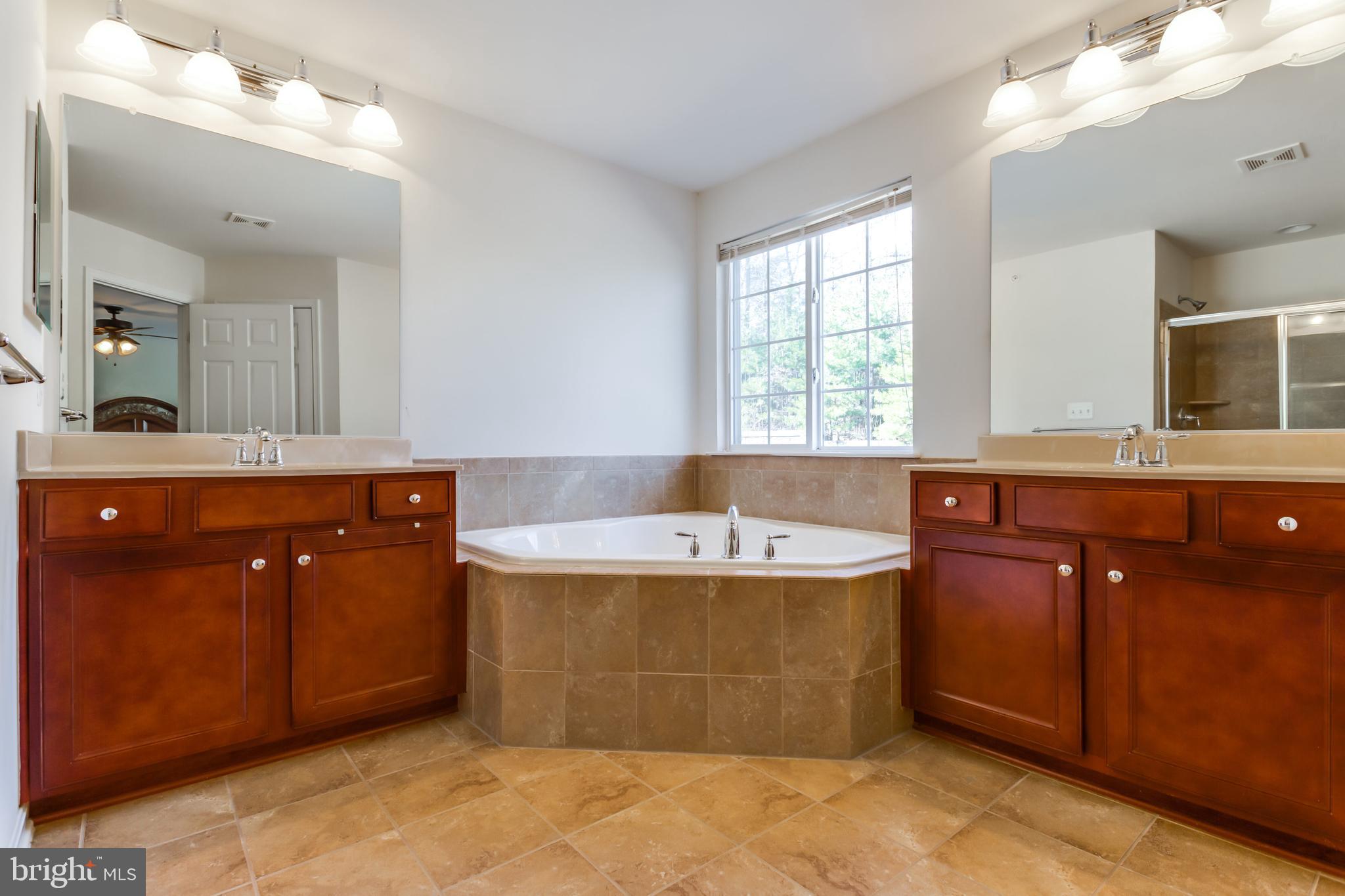 3523 EAGLE RIDGE DR