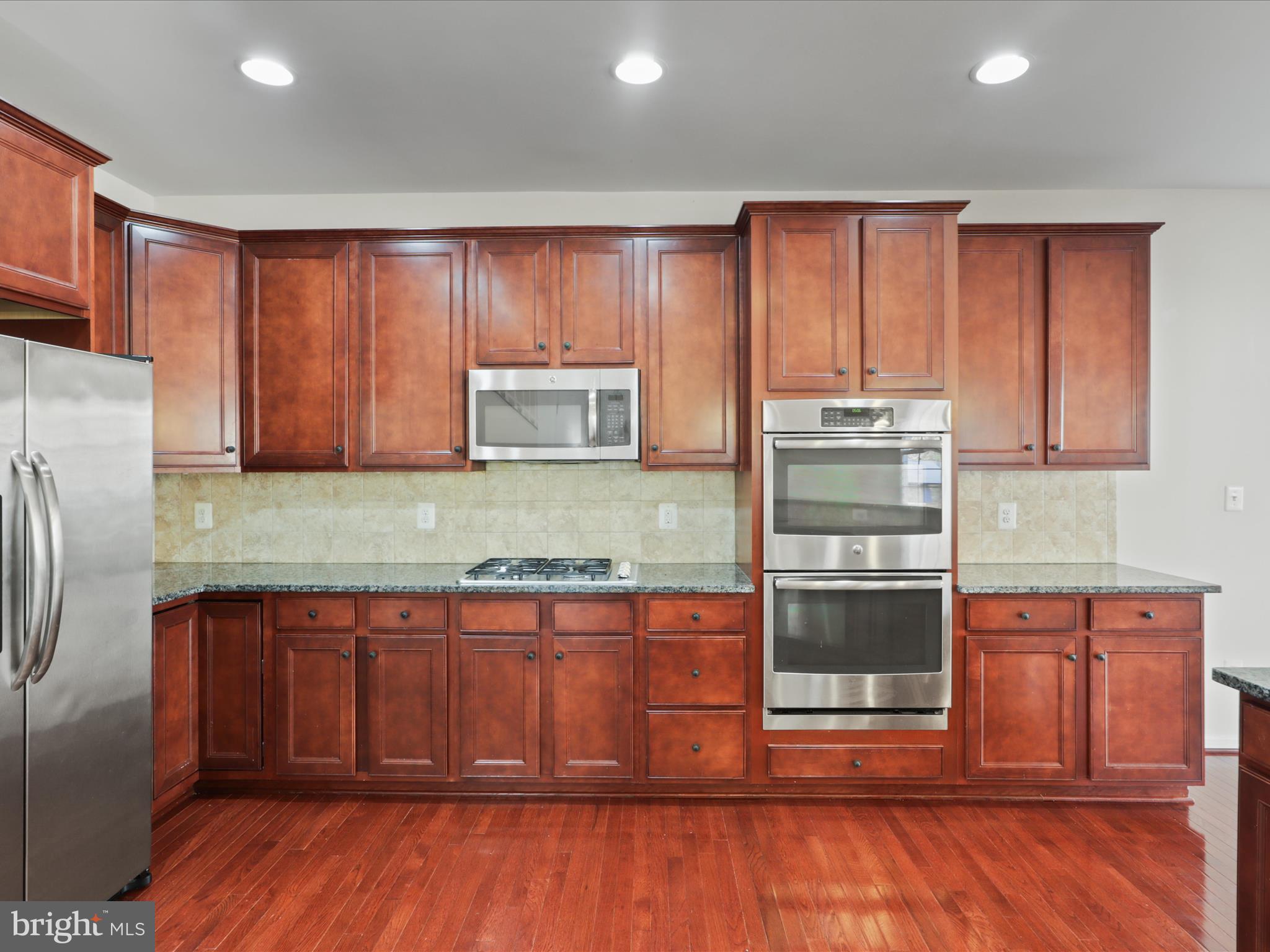 3523 EAGLE RIDGE DR