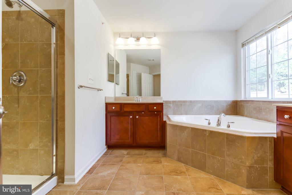 3523 EAGLE RIDGE DR