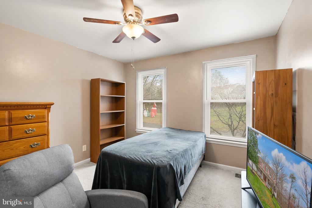 9534 Country Roads Ln