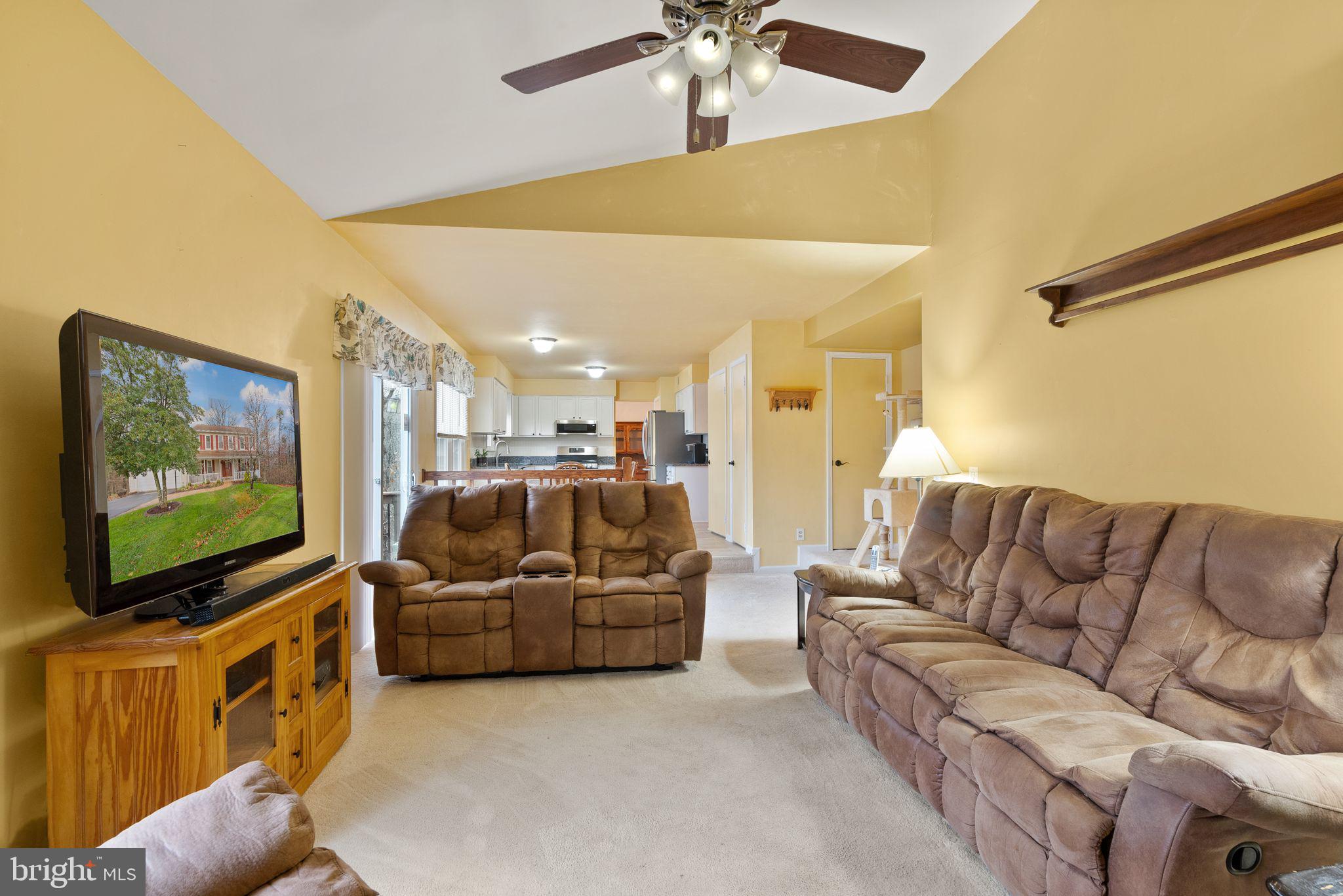 9534 Country Roads Ln
