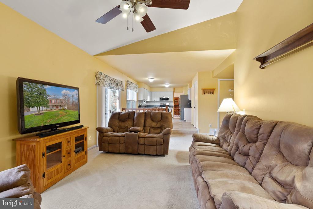 9534 Country Roads Ln