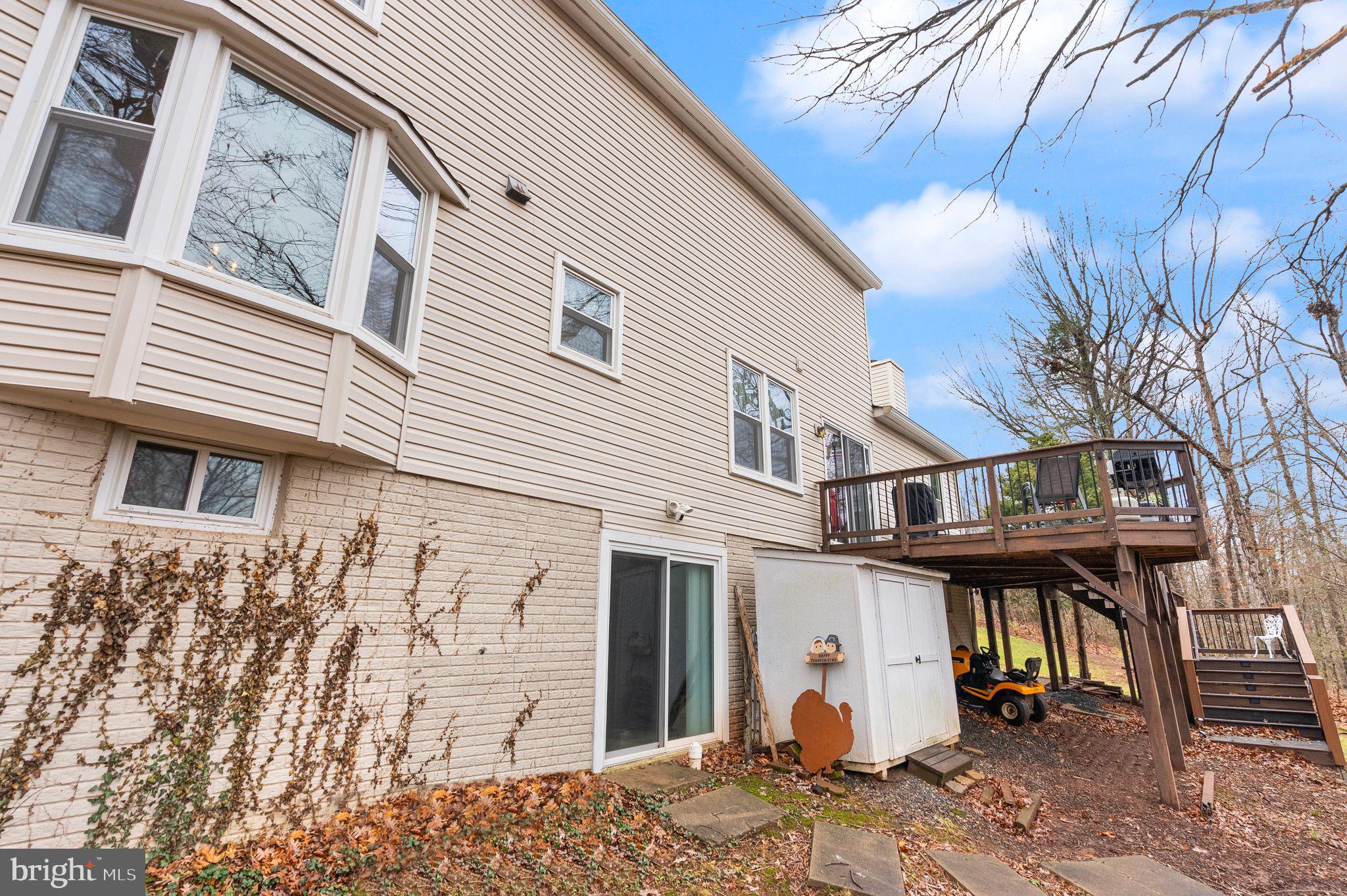 9534 Country Roads Ln