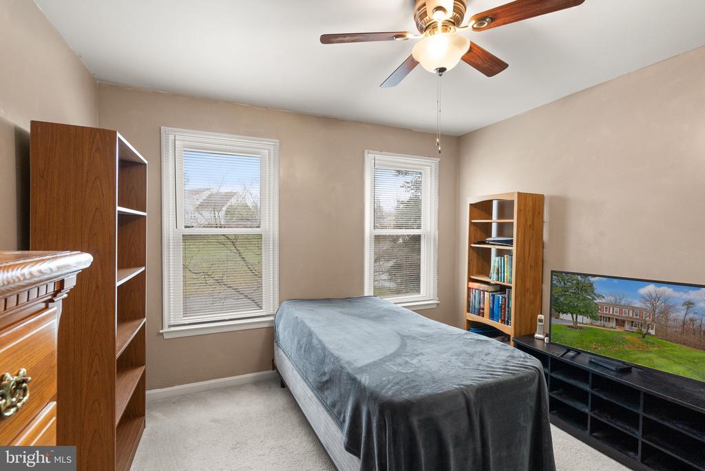 9534 Country Roads Ln