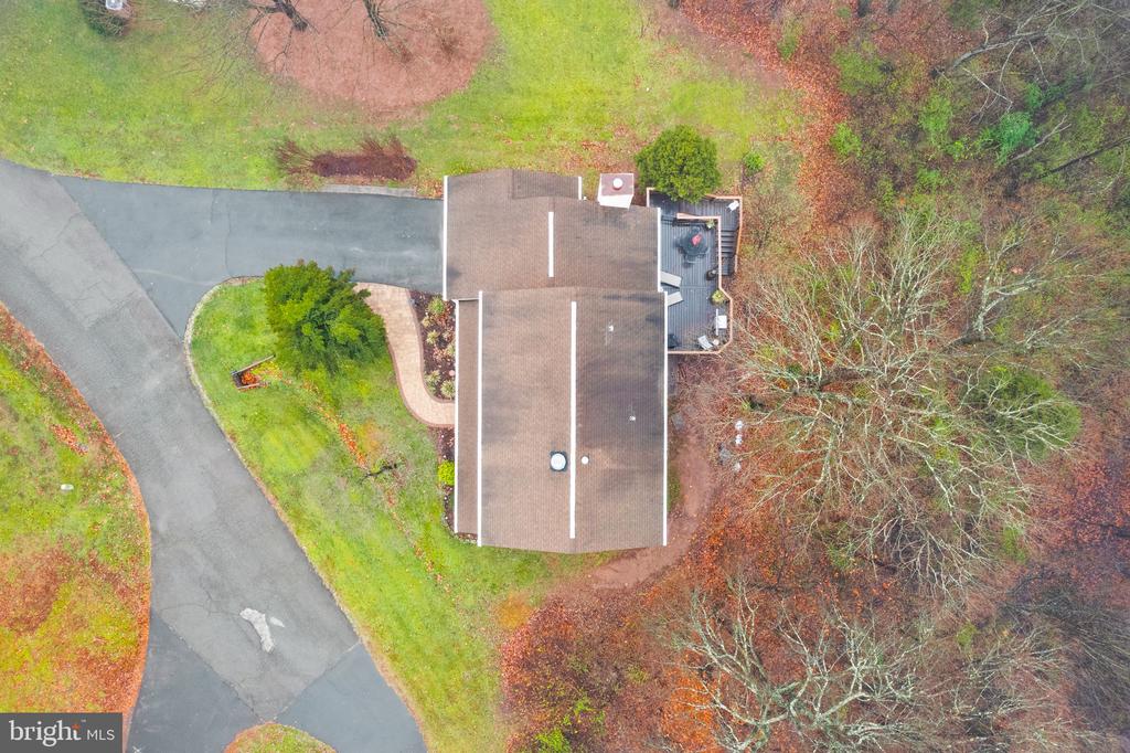9534 Country Roads Ln