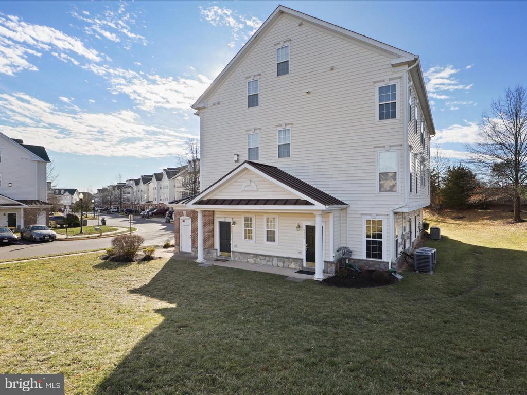 6857 Hampton Bay Ln