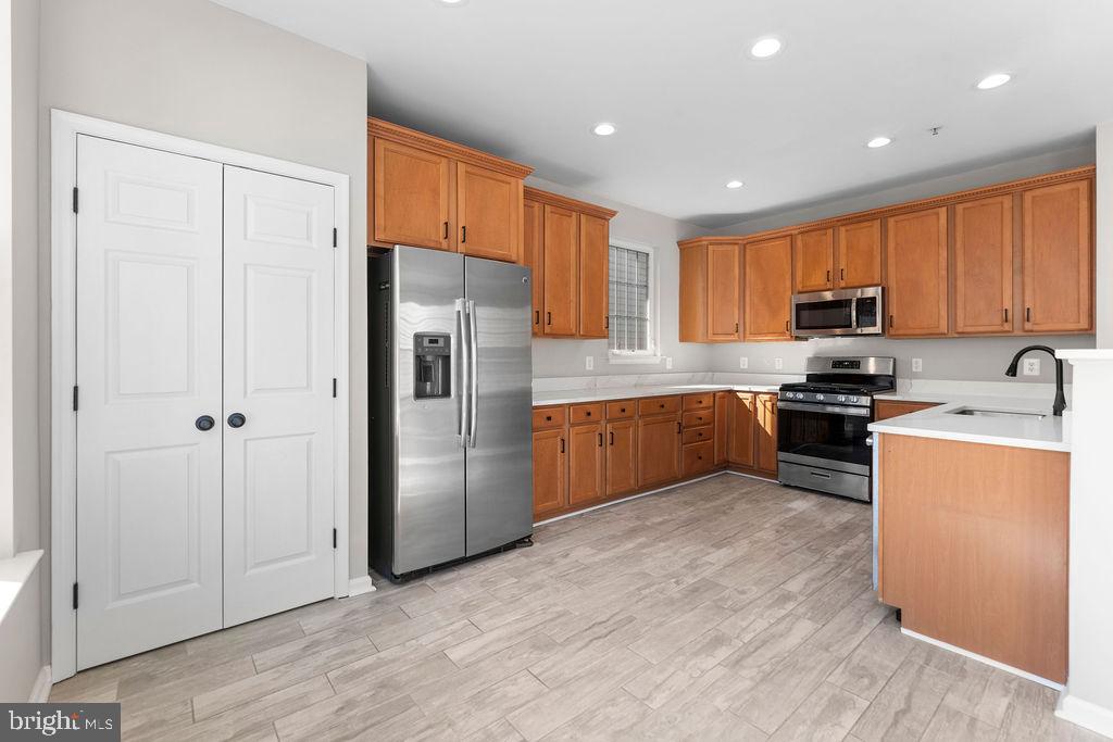 10043 Pentland Hills Way