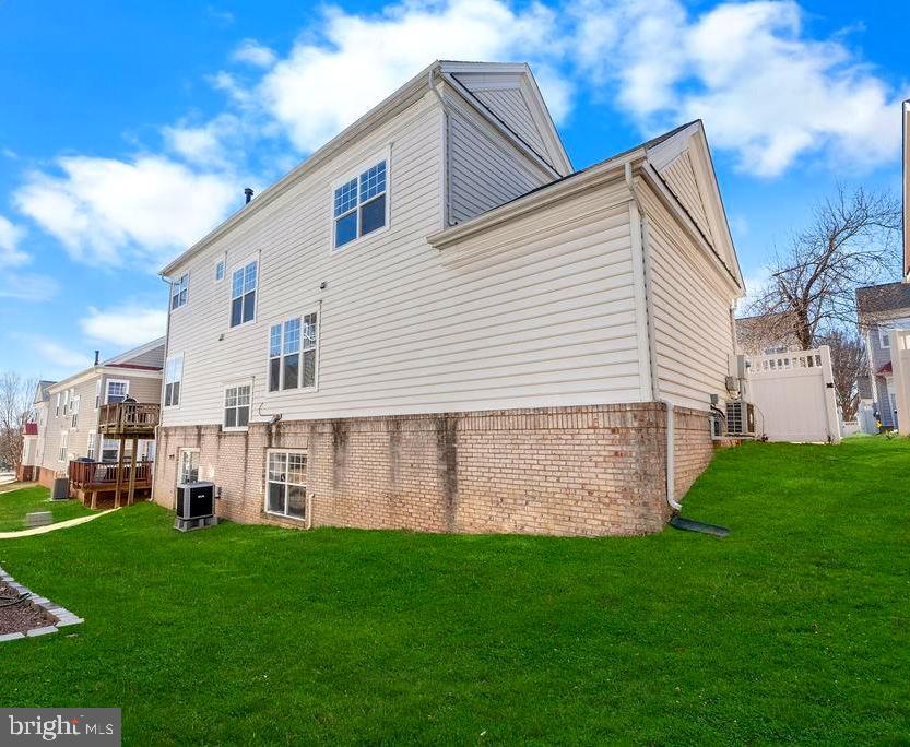 10043 Pentland Hills Way