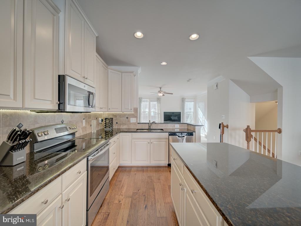 7038 Kona Dr