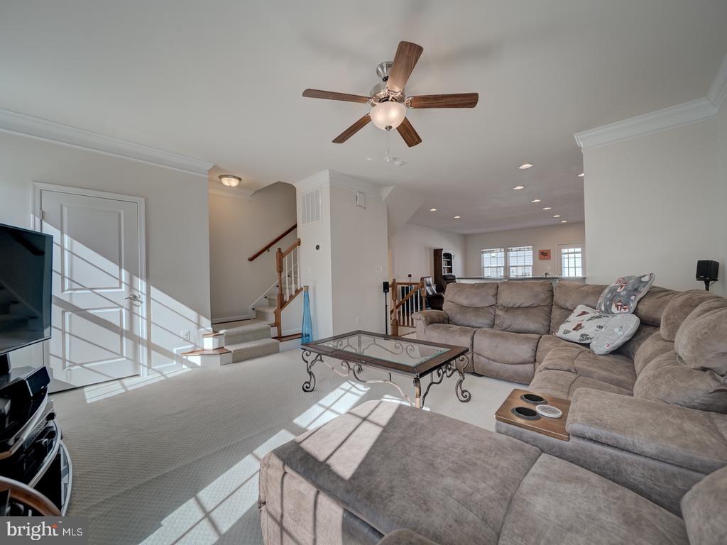 7038 Kona Dr