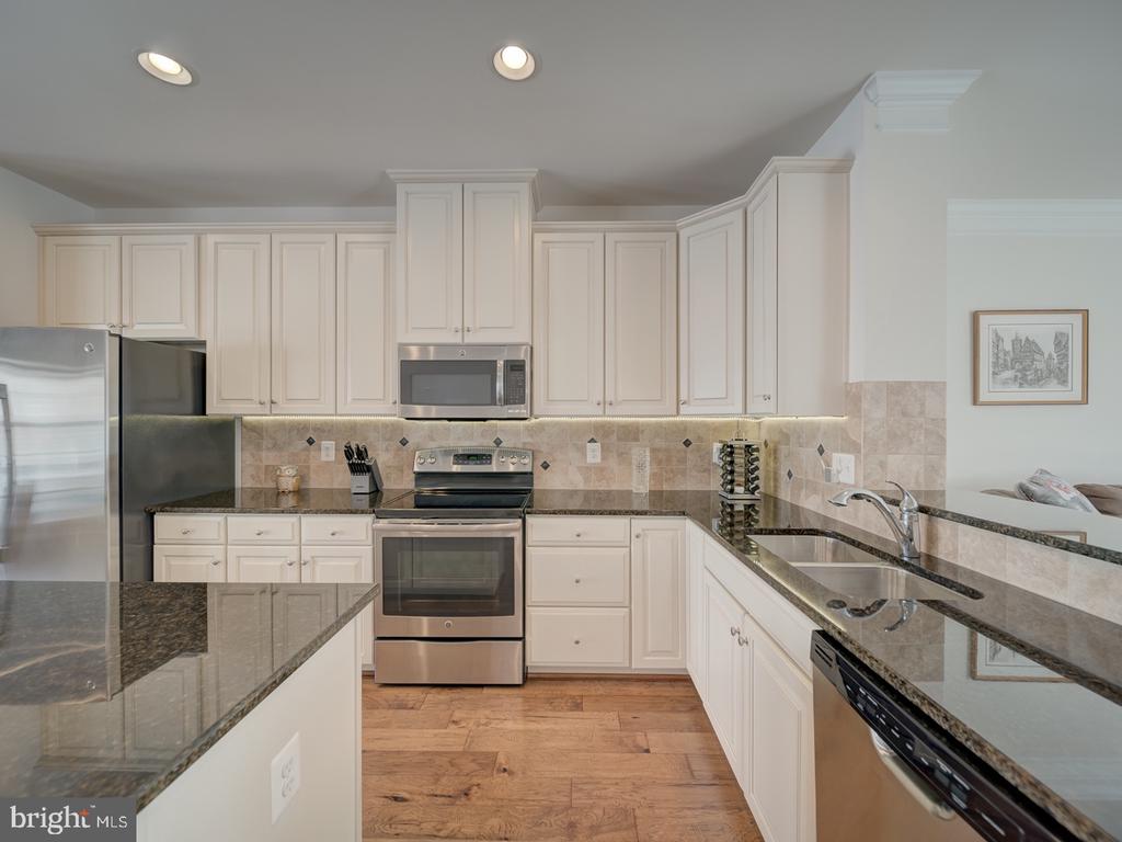 7038 Kona Dr