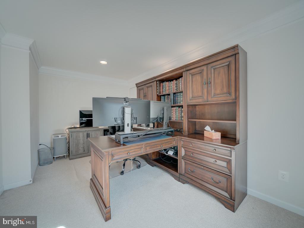 7038 Kona Dr